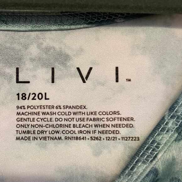 Lane Bryant Livi Activewear Womens’s 18/20 Long Teal and White Stretch Top - Picture 6 of 6